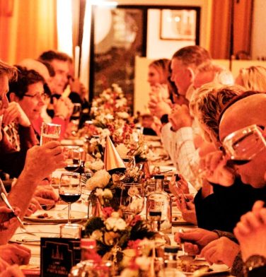 KWD viert kerstdiner in het Burgerweeshuis 